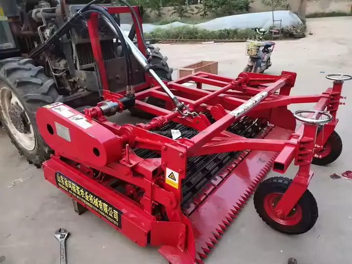 Patata ħelwa ttrattata bit-trattur Għaqqad Harvester / Tewm Karrotti Harvester / Basla tal-Patata Għaqqad Harvester